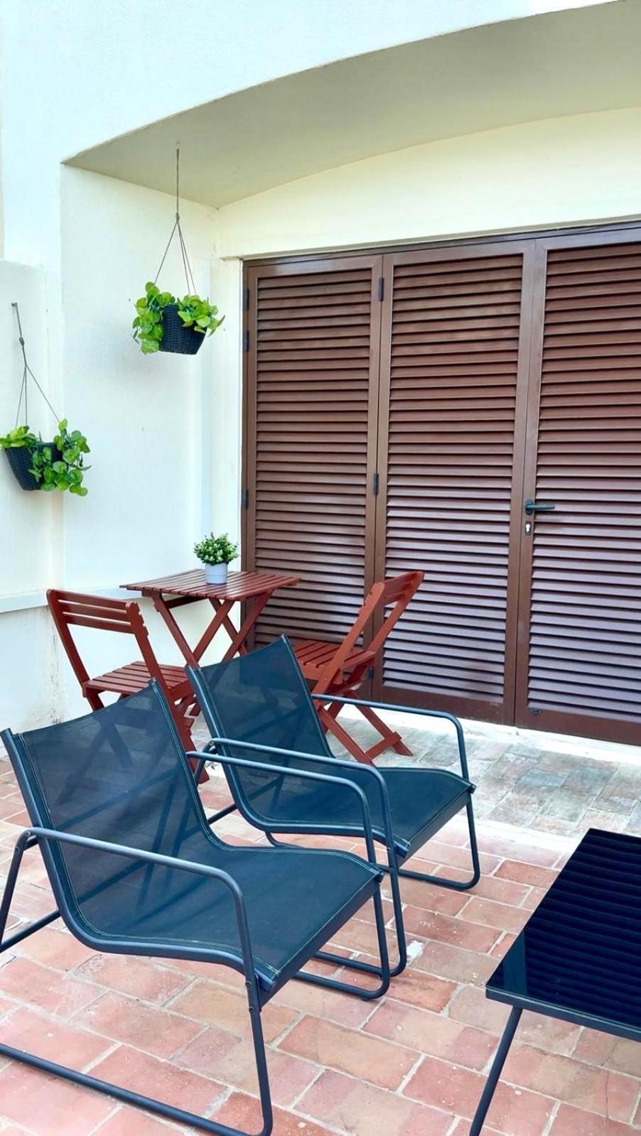 Cozy And Stylish Just 800m From The - New On Booking! Apartamento *